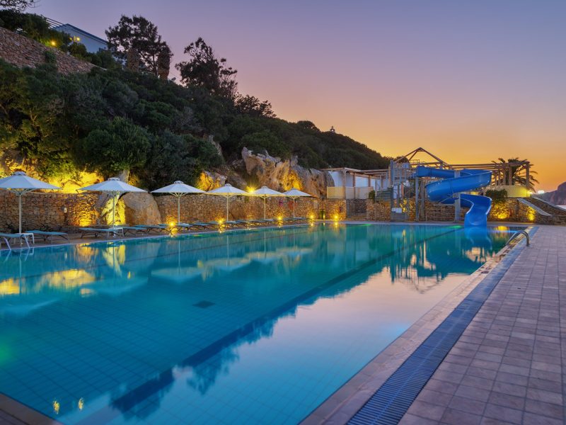 Καλοκαίρι στο DOLPHIN BAY 4* στον Γαλησσά Σύρου, με το Ι.Χ. σας και με ημιδιατροφή!