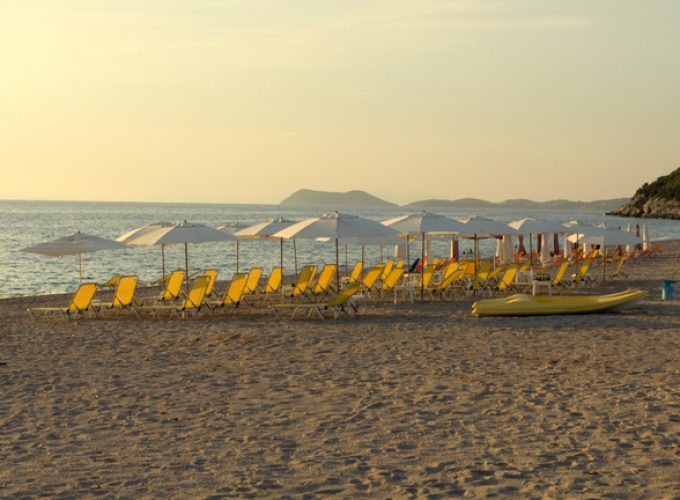 Καλοκαίρι στο ELINA HOTEL 3* στην Παραλία Καραβοστάσι, Πέρδικα, με το Ι.Χ. σας και με ημιδιατροφή!