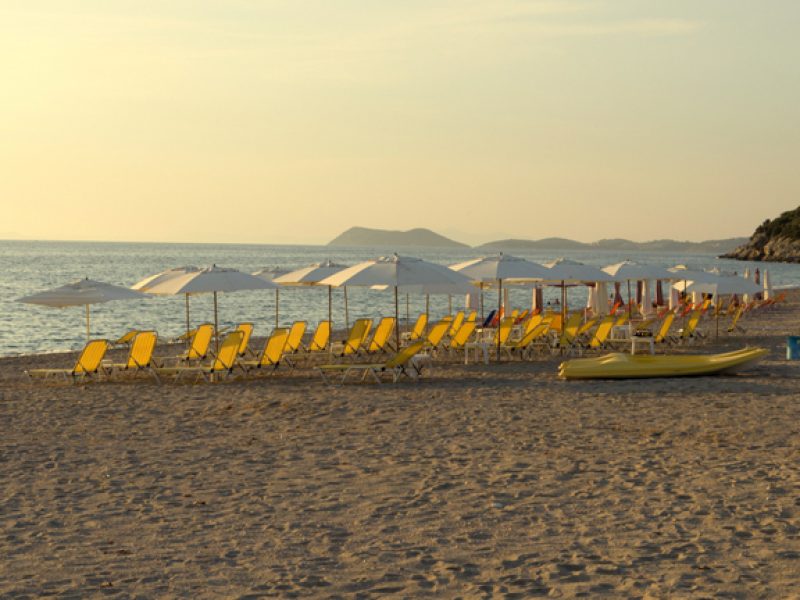 Καλοκαίρι στο ELINA HOTEL 3* στην Παραλία Καραβοστάσι, Πέρδικα, με το Ι.Χ. σας και με ημιδιατροφή!