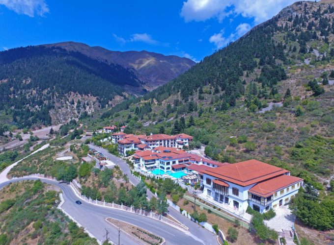 Καλοκαίρι στο MONTANA HOTEL 5* στο Καρπενήσι, με το Ι.Χ. σας και με ημιδιατροφή!