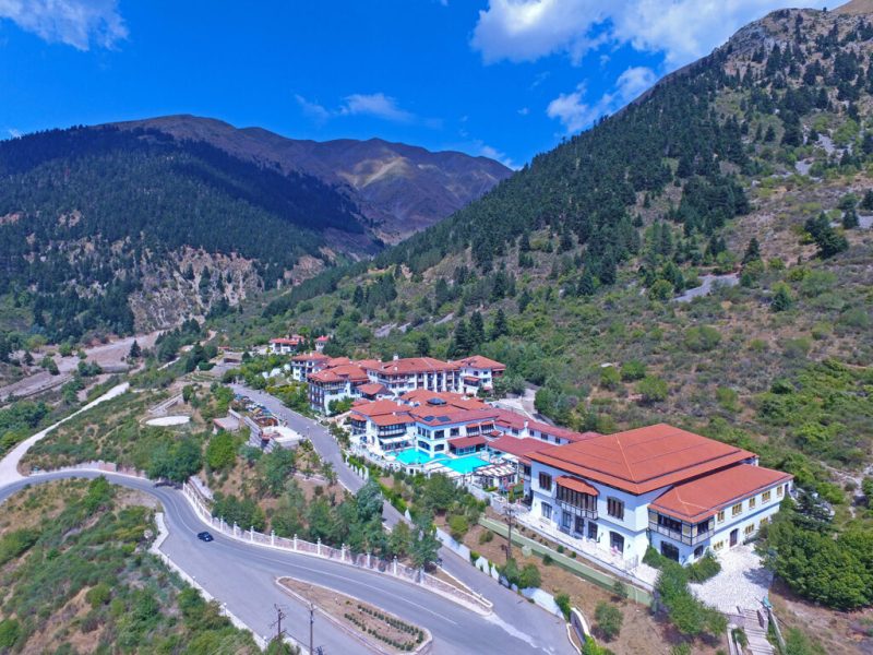 Καλοκαίρι στο MONTANA HOTEL 5* στο Καρπενήσι, με το Ι.Χ. σας και με ημιδιατροφή!