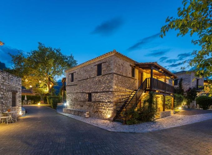 Καλοκαίρι στο SEMANTRON TRADITIONAL VILLAGE HOTEL 4* στον Ελαιώνα Διακοπτού, με το Ι.Χ. σας και με παροχές Smart All Inclusive!